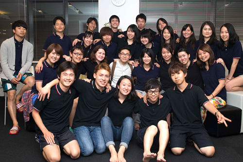 Nhóm các bạn tình nguyện viên hỗ trợ sinh viên quốc tế tại ĐH Waseda.