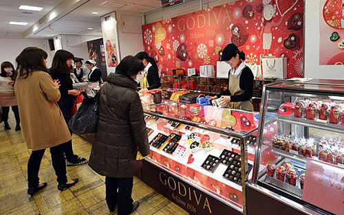 Một cửa hàng chocolate tại Nhật Bản vào mùa Valentine.