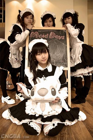 maid-cafe-in-japan_01