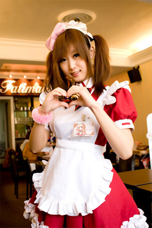 maid-cafe-in-japan_02