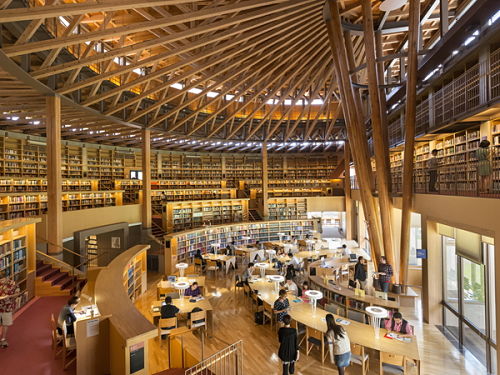 Thư viện với view "sống ảo" mãn nhãn tại AIU.