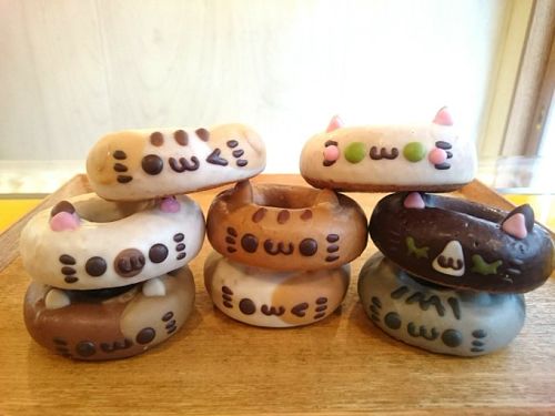 Bánh donut hình mèo. (Ảnh: Twitter - @ikumi_mama)